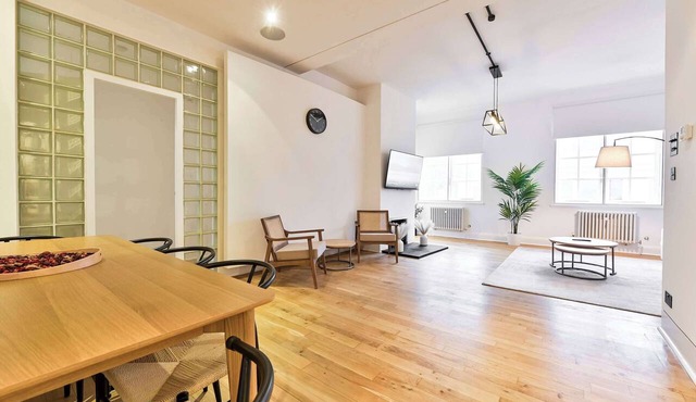 Wonderful Fitzrovia 3 Bed Apartment