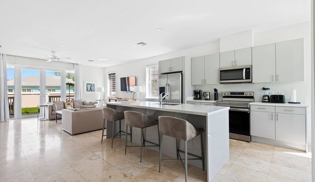 Wonderful townhome in Palm Cay, Nassau - 3 bedrooms available.