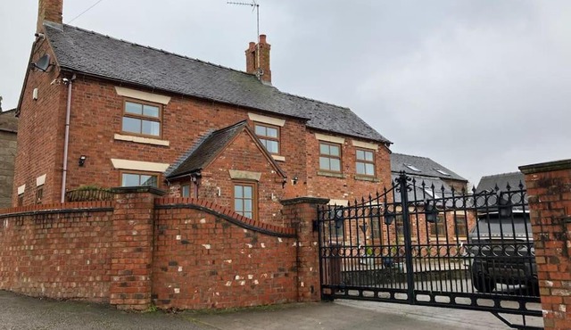Woodbine Cottage-PART OF ALTON COTTAGES