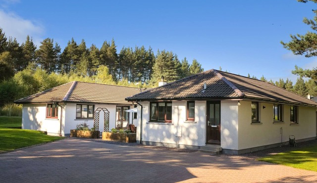 Woodland House - Tomatin - family holiday home - on route 7 cycle route