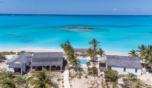 Woodstar Beach House – oceanfront villa with private beach