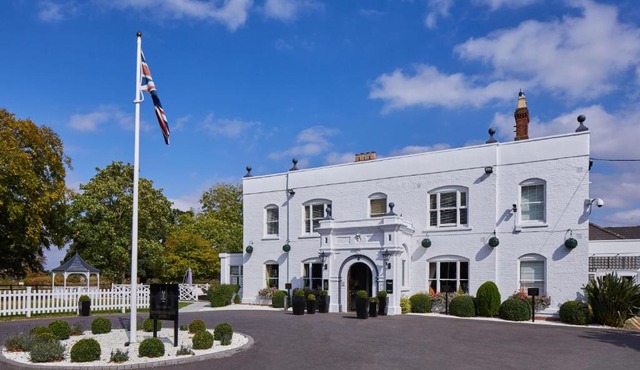 WorldHotels Distinctive Woughton House Hotel