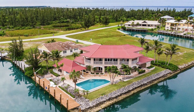 Wrap Around Ocean View, Deep Water Dock, Pool and Tiki Bar