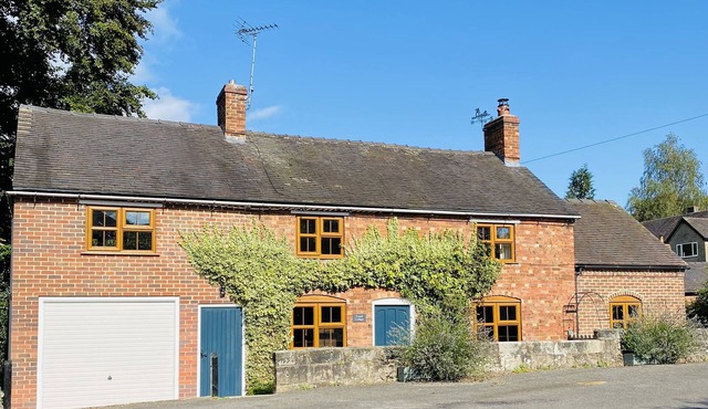 YOXALL COTTAGE, family friendly, character holiday cottage in Alton
