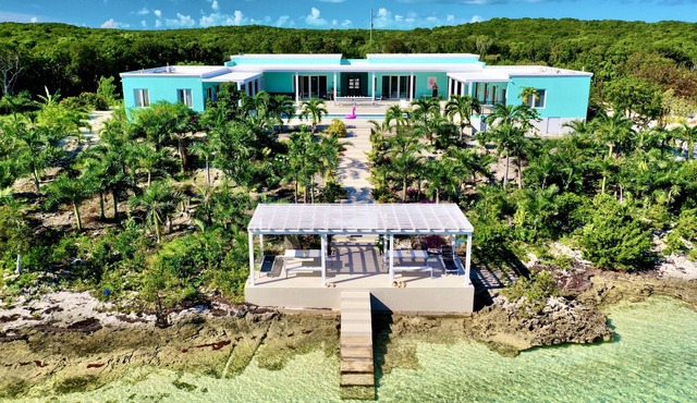 ZION Beachfront | Luxury | ECO | Lagoon | Paddleboards | Snorkel | Volleyball