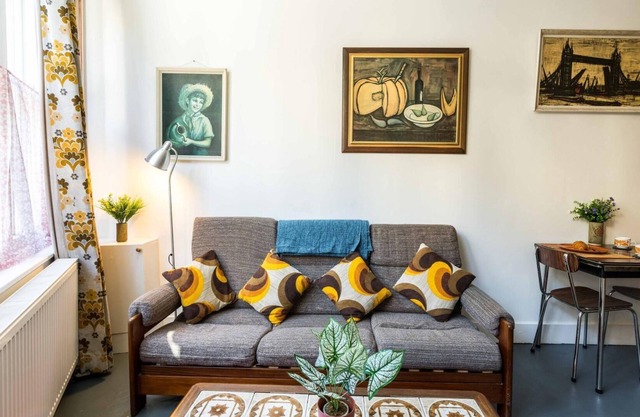 1 Bedroom House With an Edge in King Cross