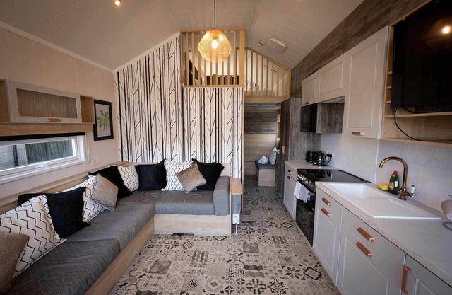 Caledonian Lodges 