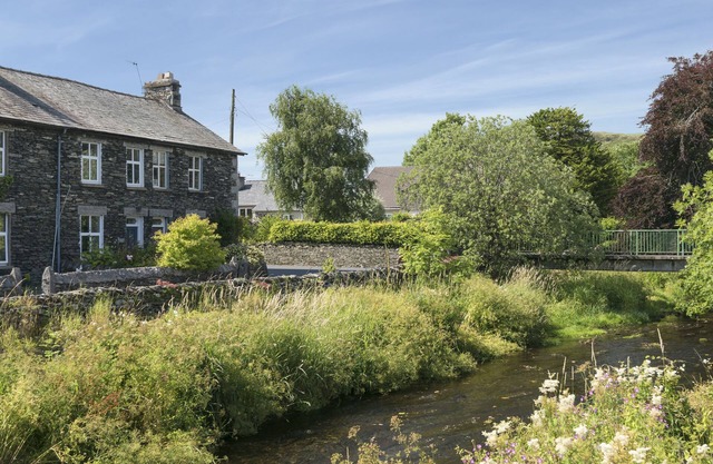 2 bedroom accommodation in Staveley