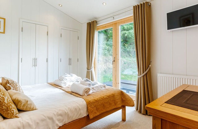 4 Hedgerows, LANREATH in Looe