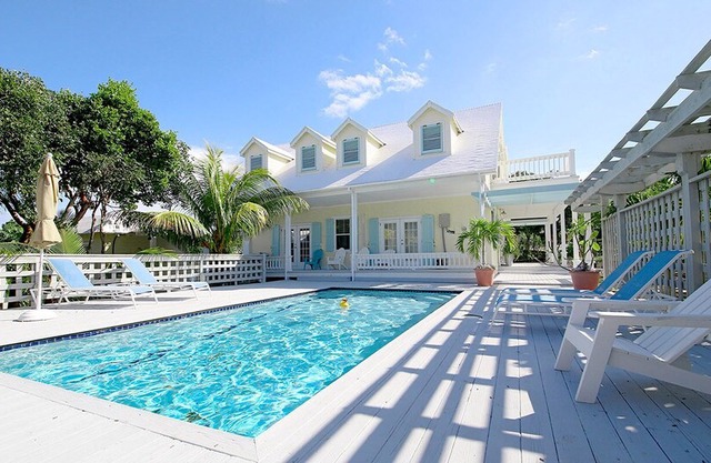 ✴4BR Luxury Home w/Pool & Golf Cart for Beach Use