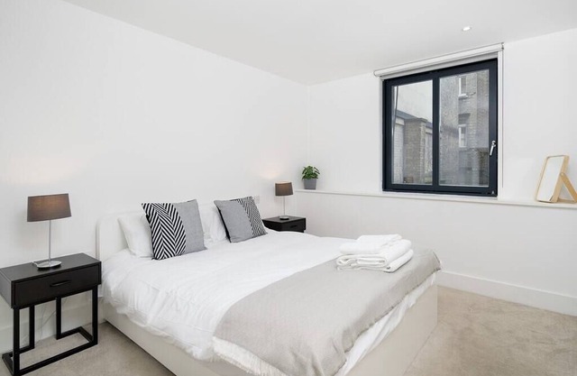 BIG! NEW! LUXURY 2BEDR/3BEDS/2,5BATH COVENT GARDEN