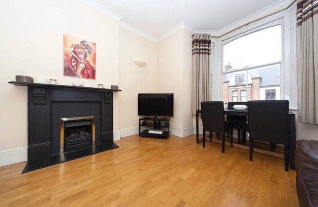 Bright, Rustic Apartment in West Hampstead