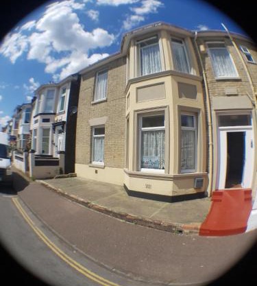 Flat Sleeps 6 with On-Street Parking