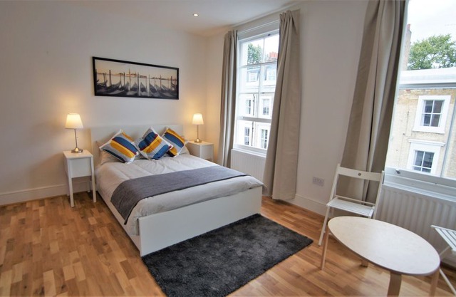 Ifield 8 apartment in City of London with WiFi.