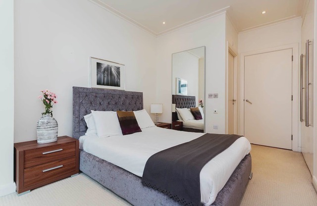 Lovely Apartment in London with Balcony