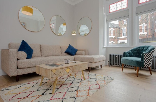 Modern 3 Bedroom Flat in West Hampstead
