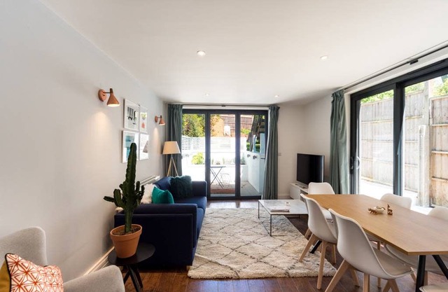Quirky 2bed apt w/ private patio in West Hampstead