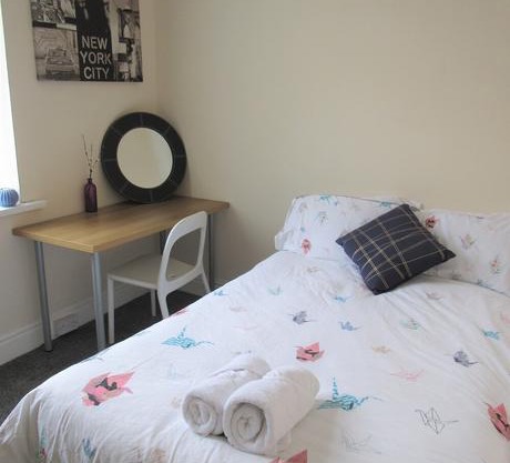Spacious Apartment Heaton