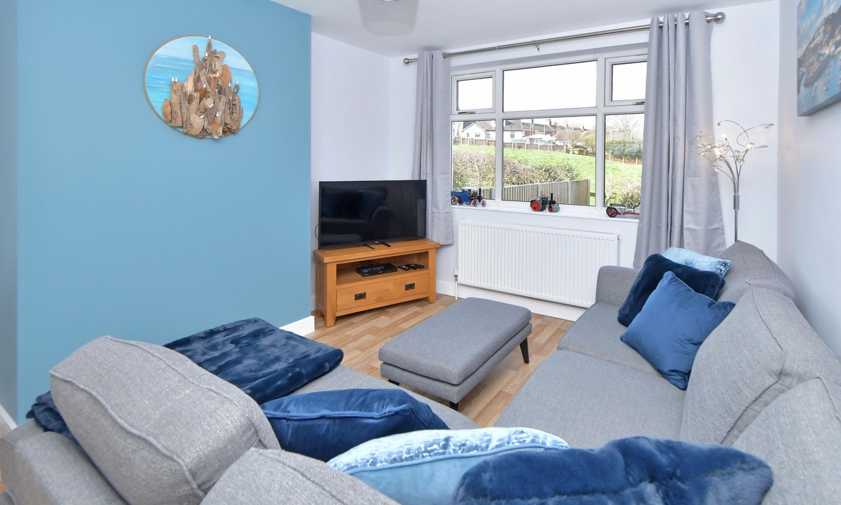 Burslem House | Lancaster House: A Charming 3-BR Home in the Heart of Norton Green