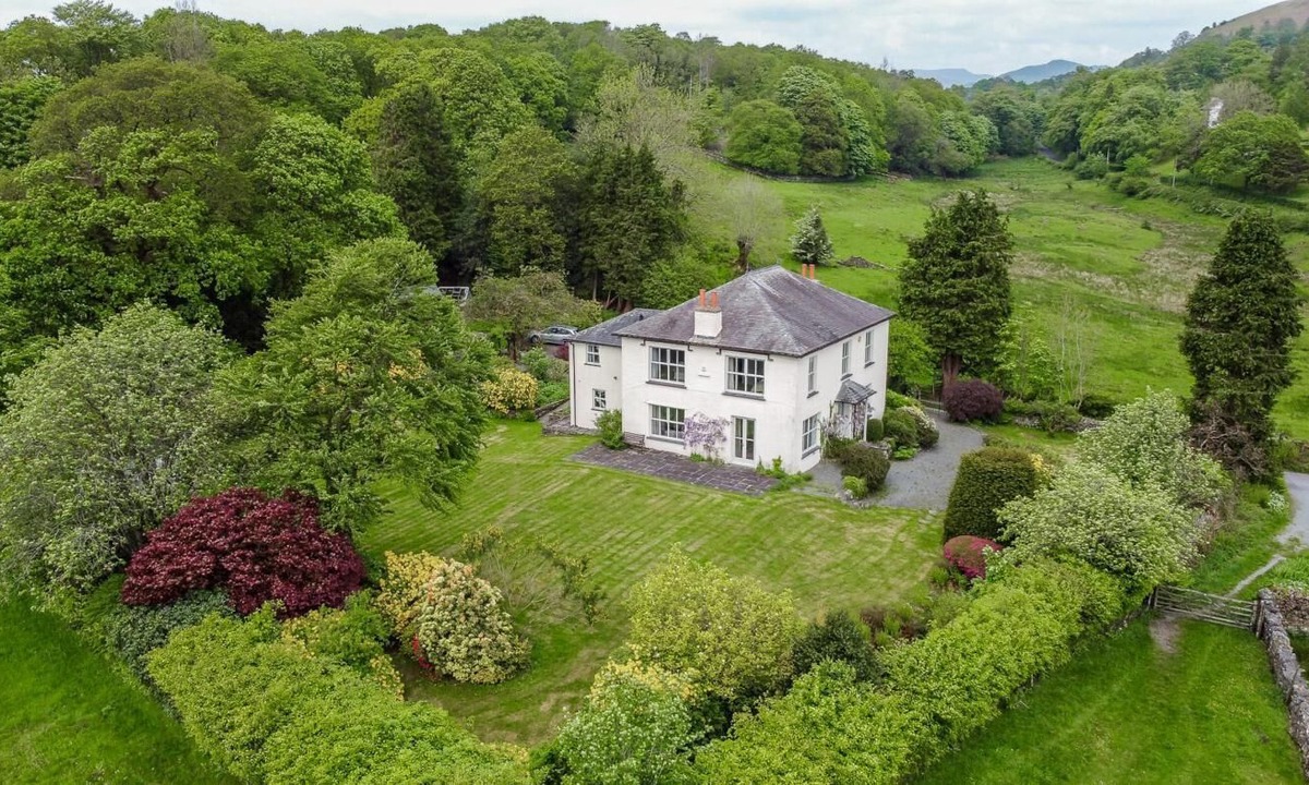 Hawkshead Cottage | 5 Bed in Hawkshead (oc-lr047)