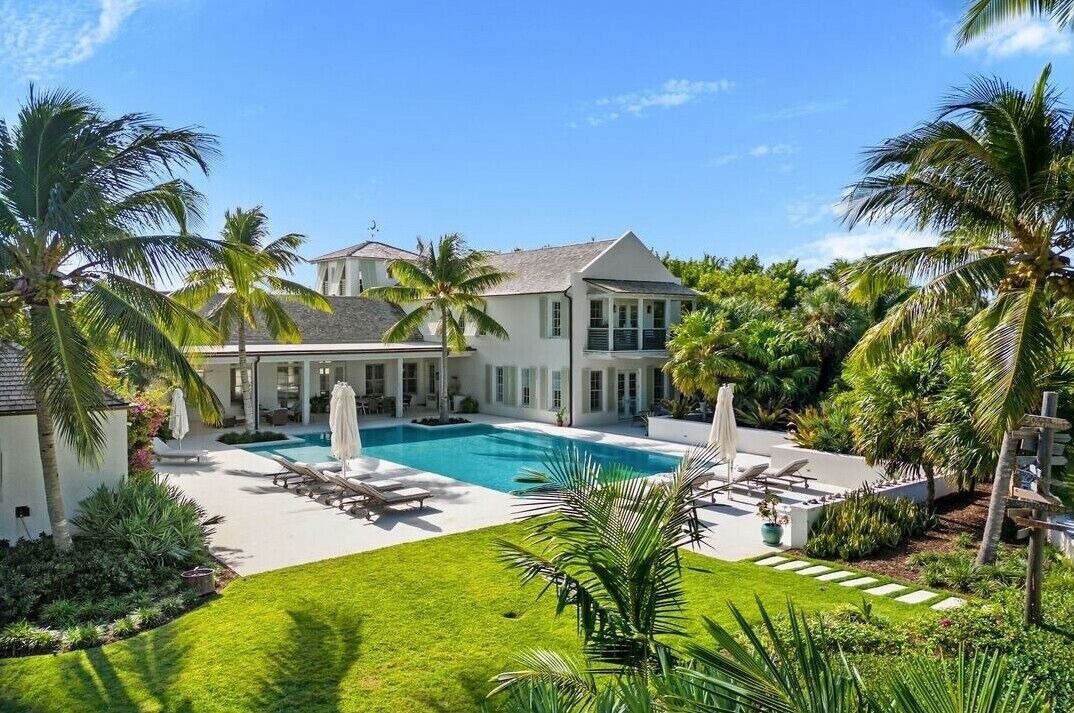 Nassau House | Luxurious Island Retreat in Ocean Club Estates