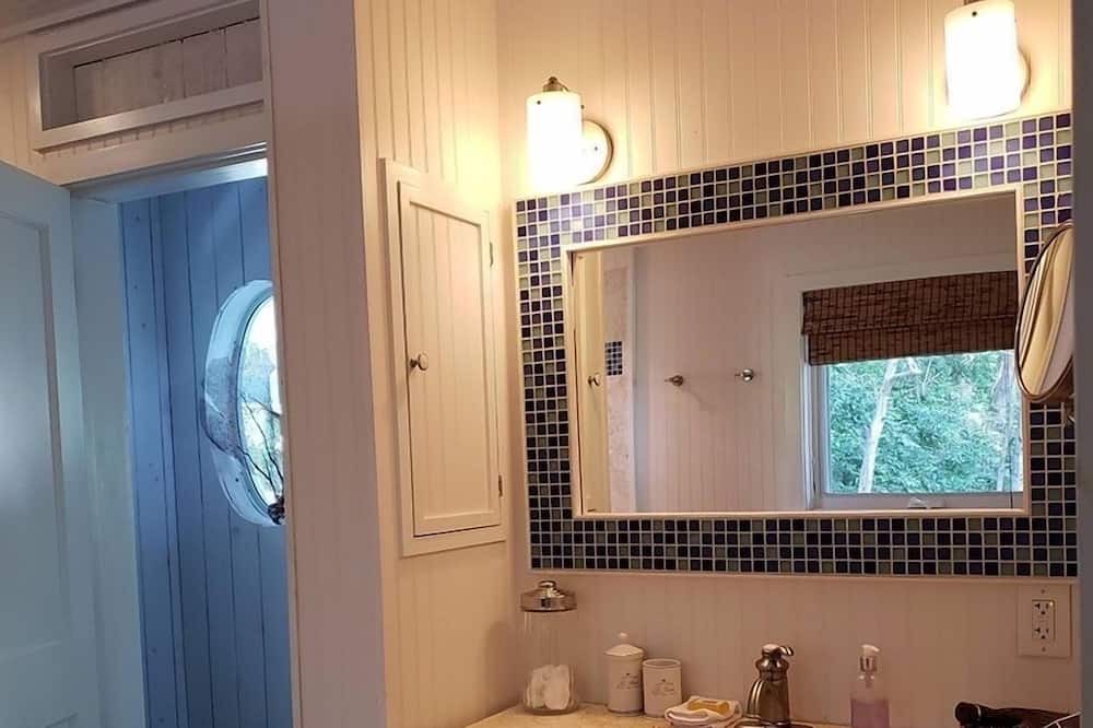 Photo of Bathroom in Green Turtle Cay