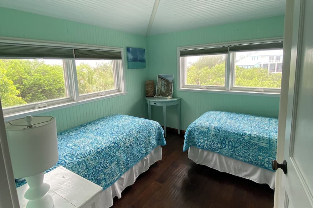 Photo of Bedroom in Green Turtle Cay