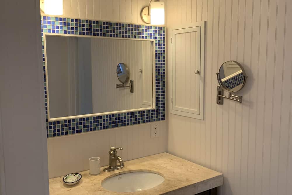 Photo of Bathroom in Green Turtle Cay