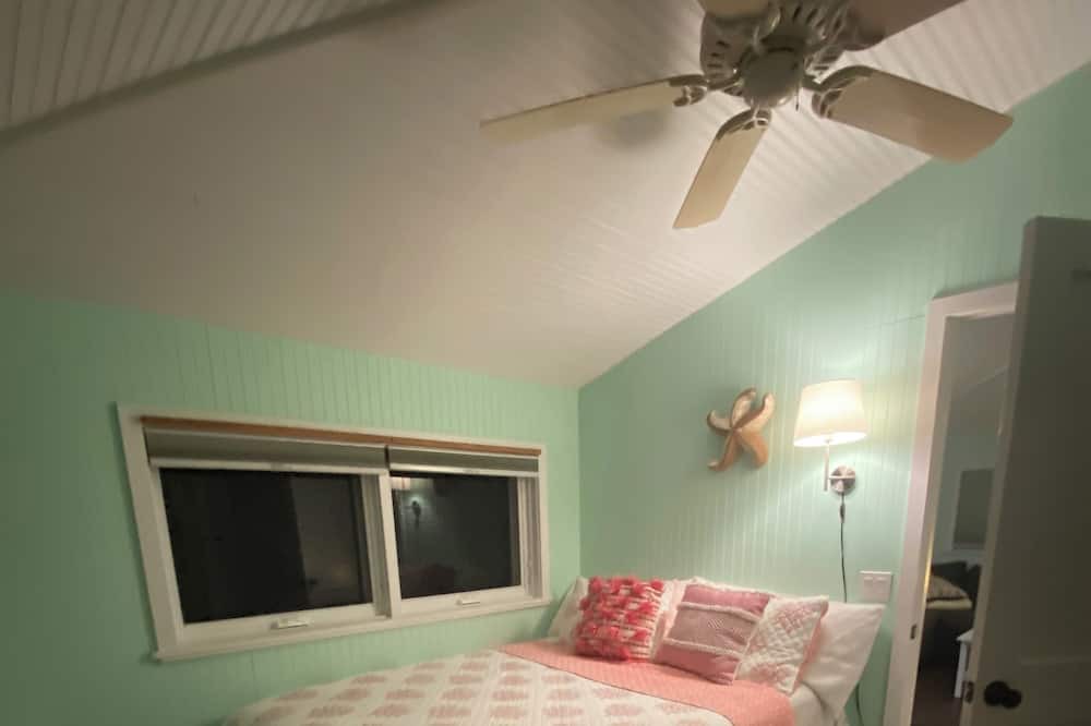 Photo of Bedroom in Green Turtle Cay