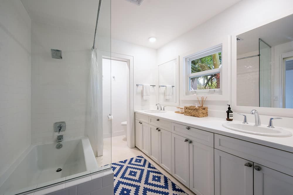 Photo of Bathroom in Savannah Sound