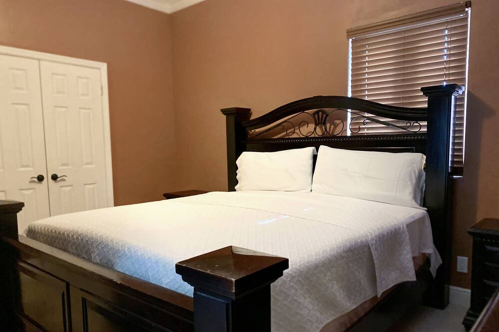 Photo of Bedroom in Nassau