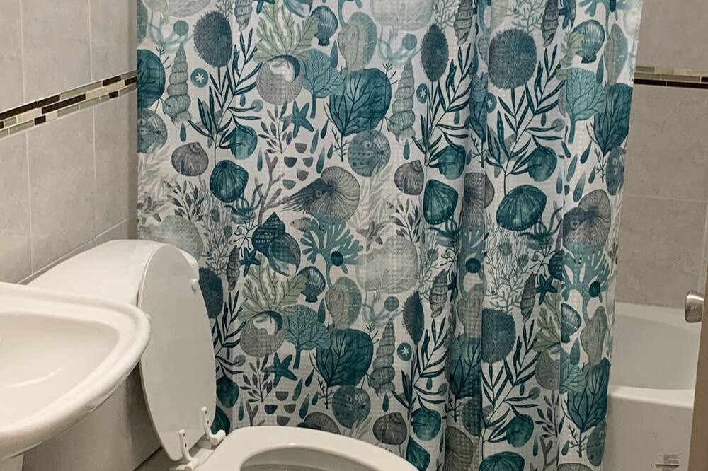 Photo of Bathroom in Rokers Point