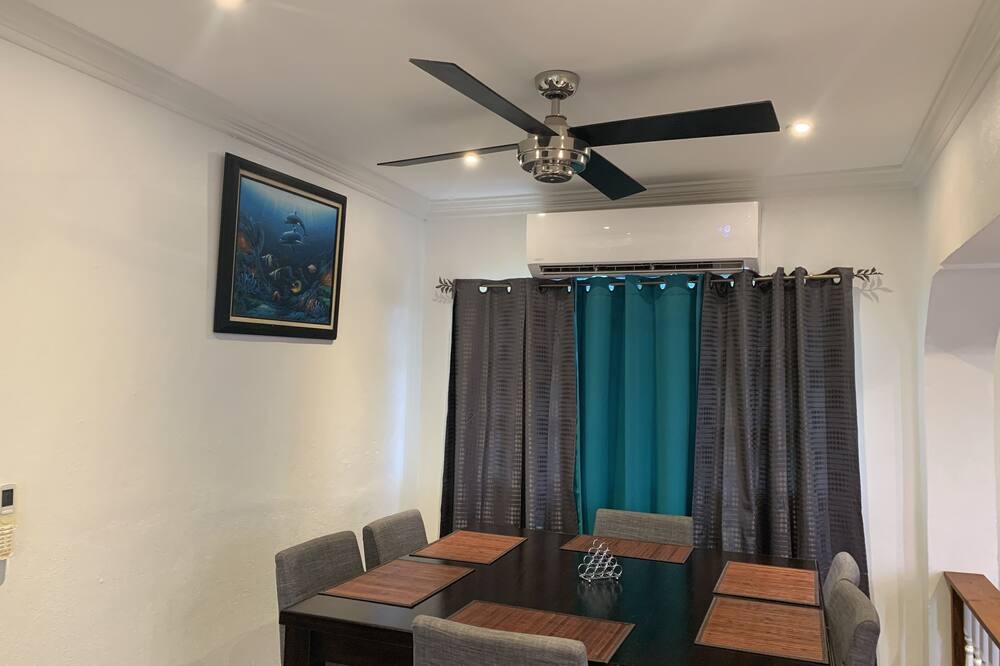 Photo of Livingroom in Rokers Point