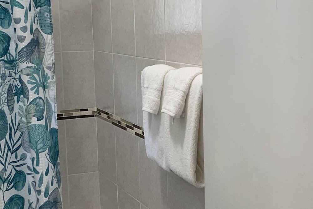 Photo of Bathroom in Rokers Point