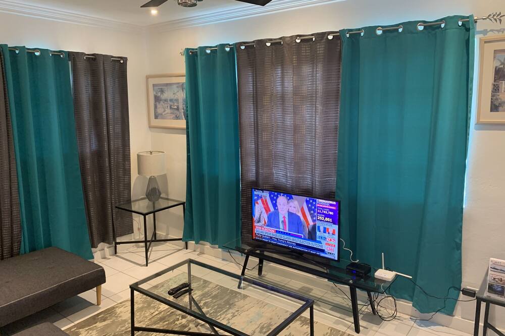 Photo of Livingroom in Rokers Point