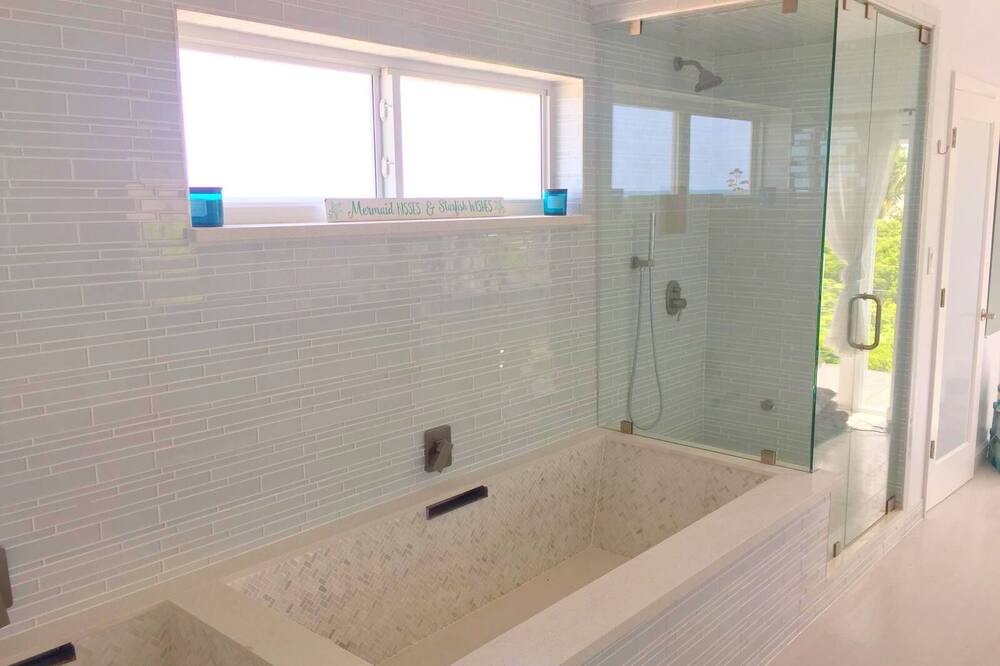 Photo of Bathroom in Governor's Harbour