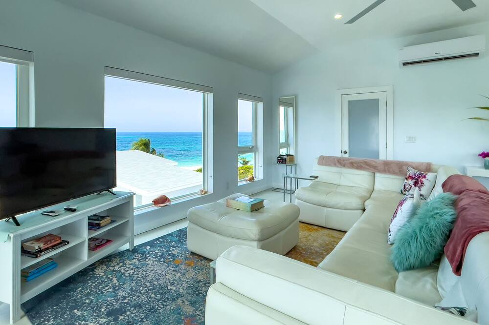 Photo of Livingroom in Governor's Harbour
