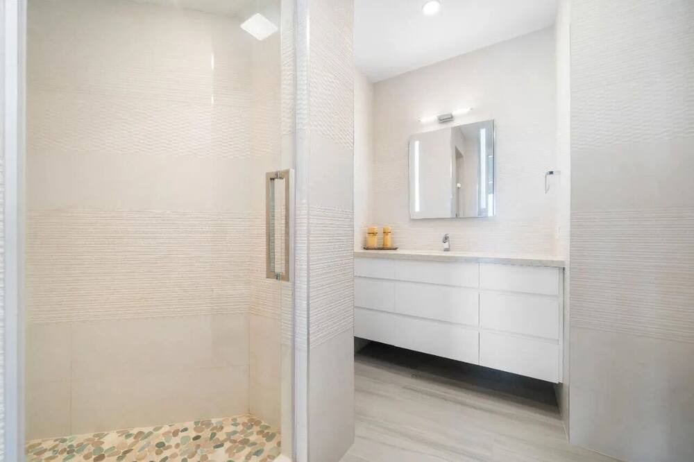 Photo of Bathroom in Nassau