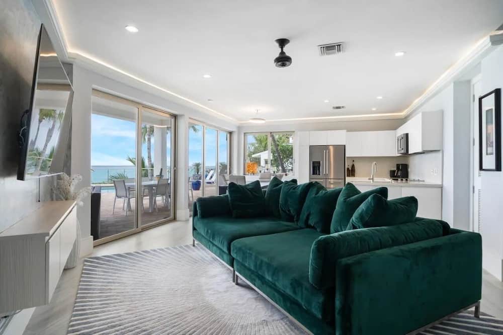 Photo of Livingroom in Nassau