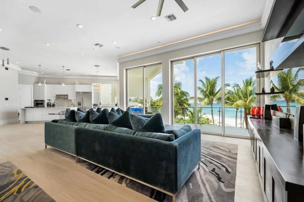 Photo of Livingroom in Nassau