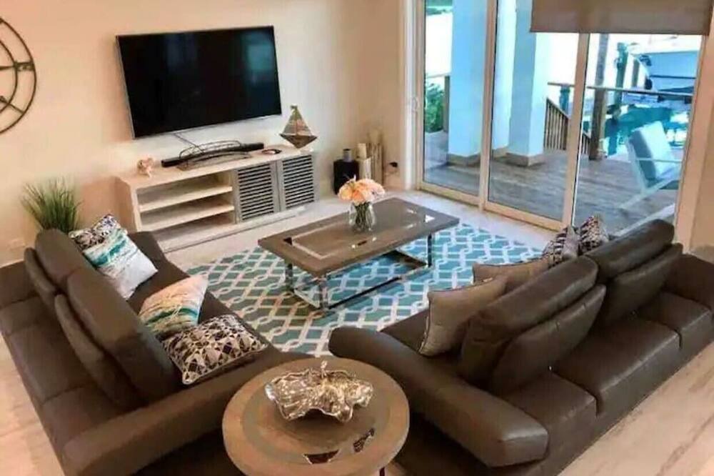 Photo of Bedroom in Staniel Cay
