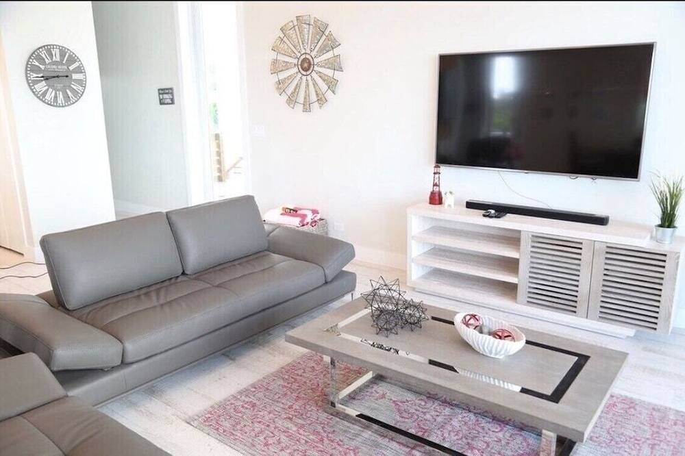Photo of Bedroom in Staniel Cay