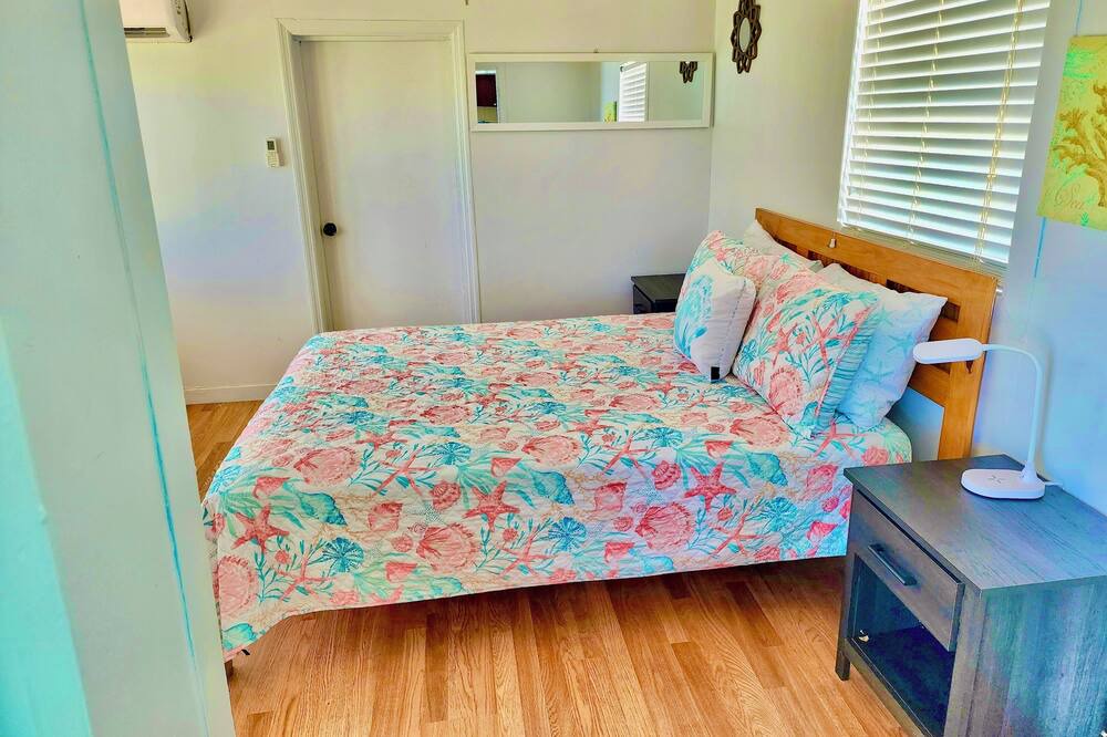 Photo of Bedroom in Tar Bay