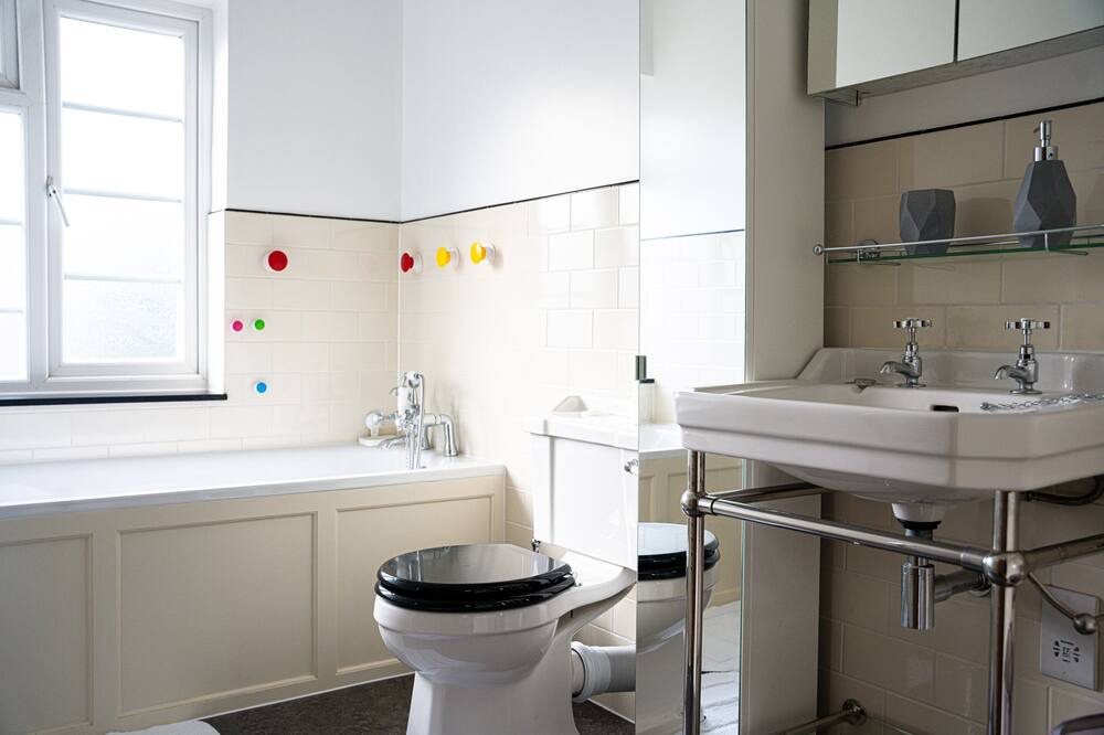 Photo of Bathroom in Fortune Green