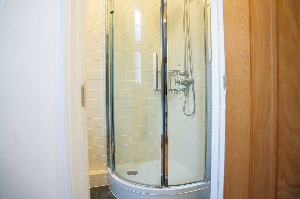 Photo of Bathroom in Fortune Green