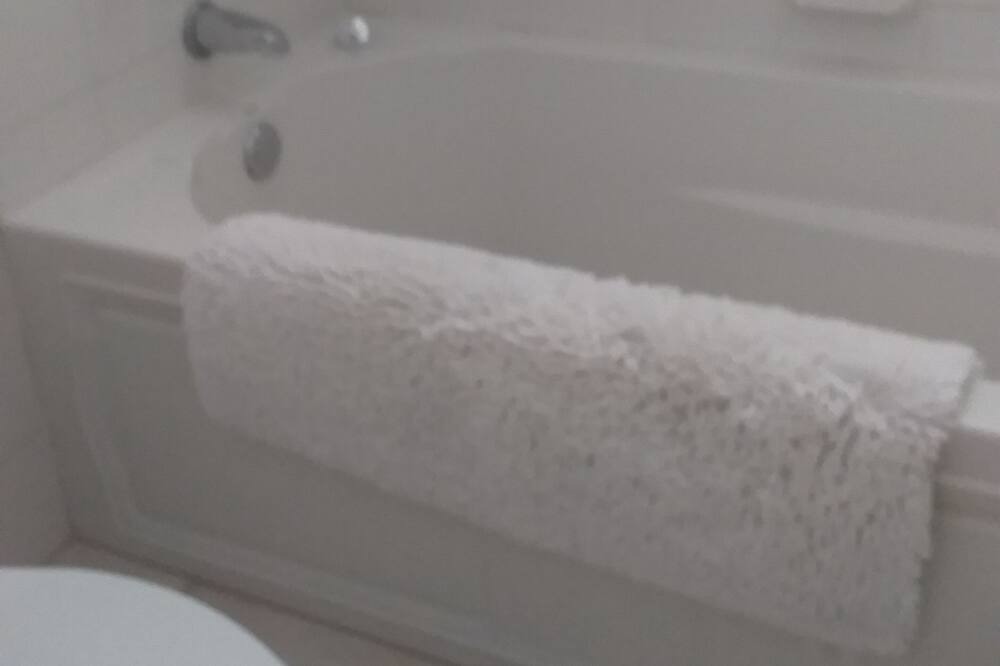 Photo of Bathroom in Coral Harbour