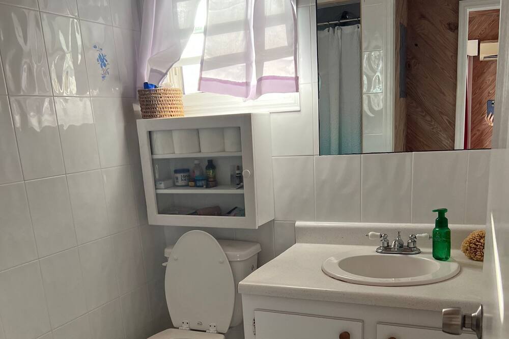 Photo of Bathroom in Deadmans Cay