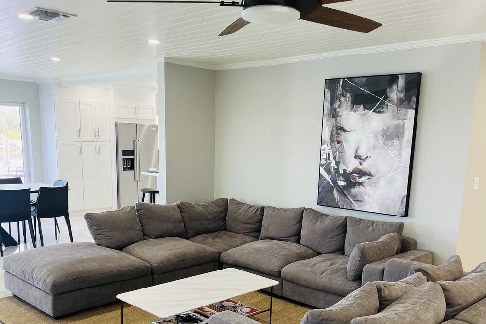 Photo of Livingroom in Coral Harbour