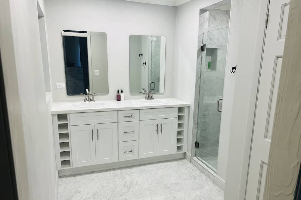 Photo of Bathroom in Coral Harbour