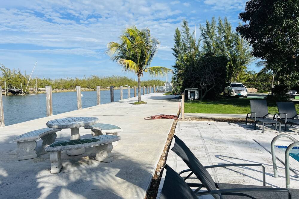 Photo of Outdoor in Coral Harbour